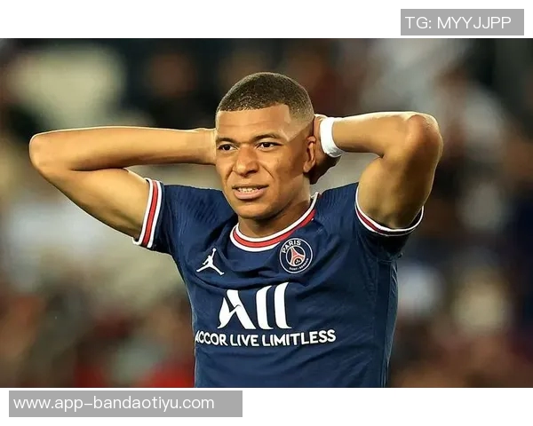 18岁埃斯特旺成巴西队新星同龄人进球超梅罗之和引关注